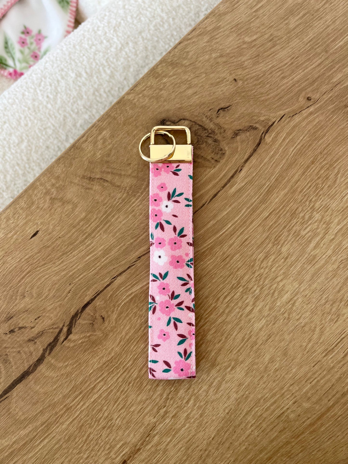 Keychain | Fuchsia and white flowers