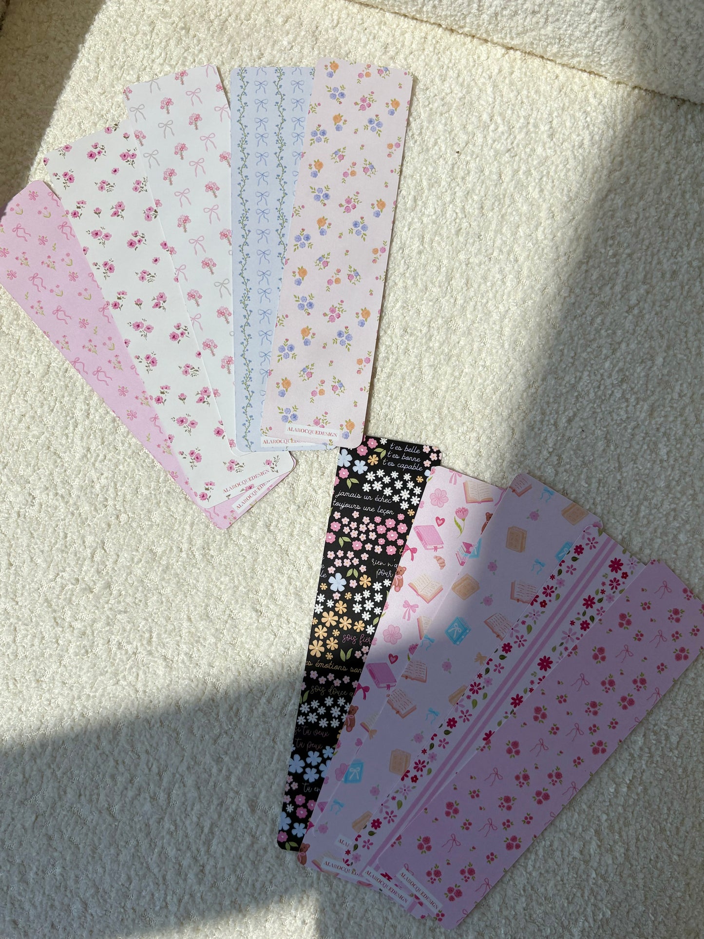 Signet 2.0 | Boucles et tiges fleuries bleues