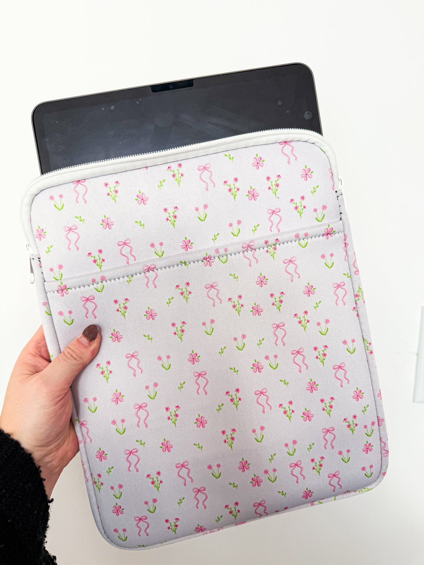 Étui à Ipad | 11 à 15'' | Mauve ou Bouquets de fleurs et boucles