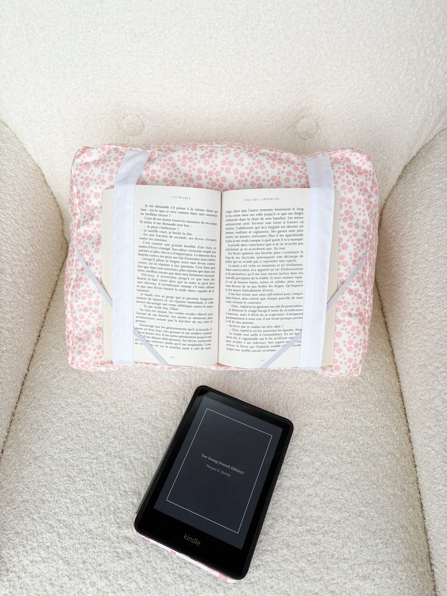 Coussin de lecture | Petites fleurs roses sur fond beige