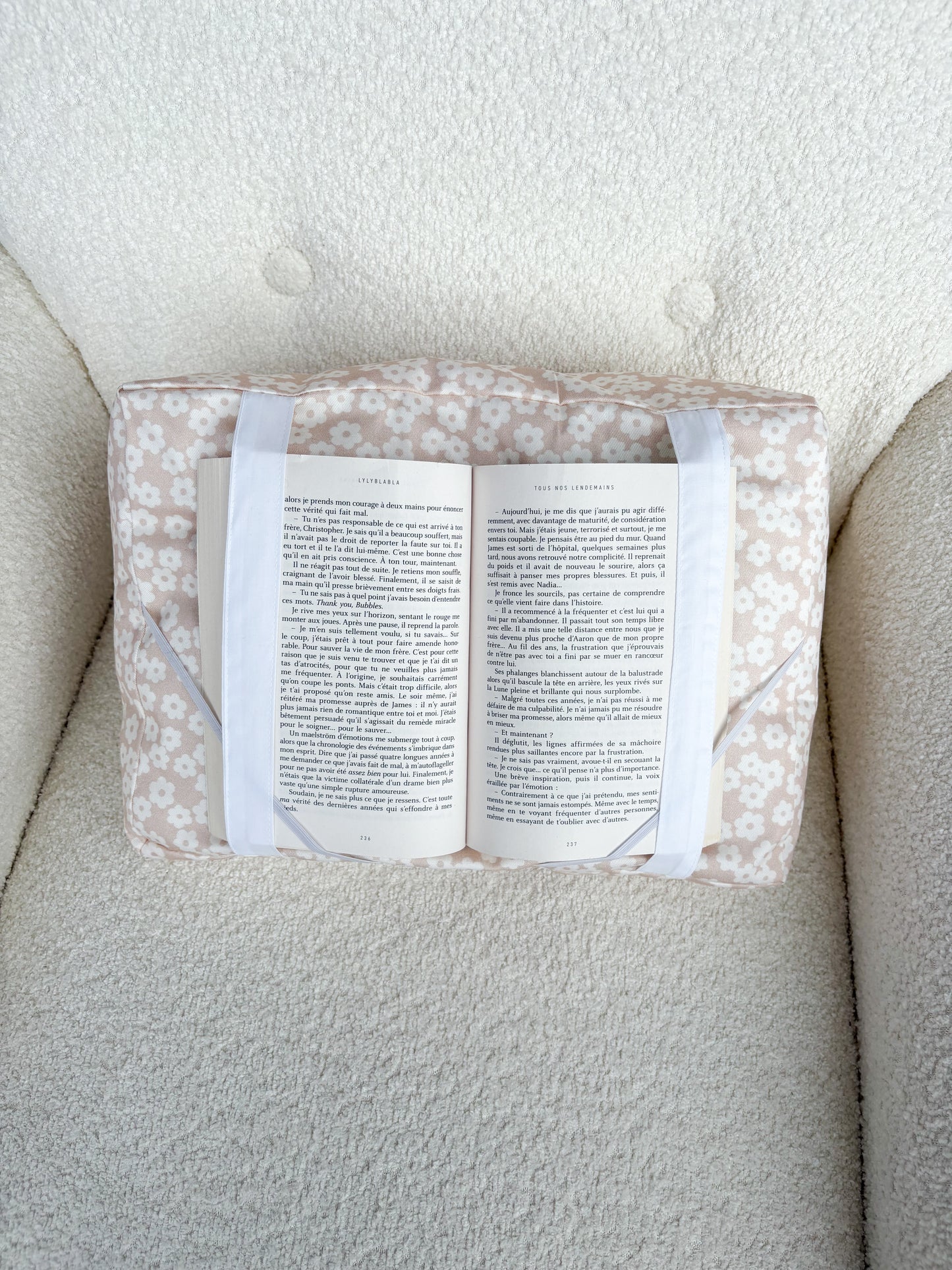 Coussin de lecture | Daisies blanche sur fond beige pâle