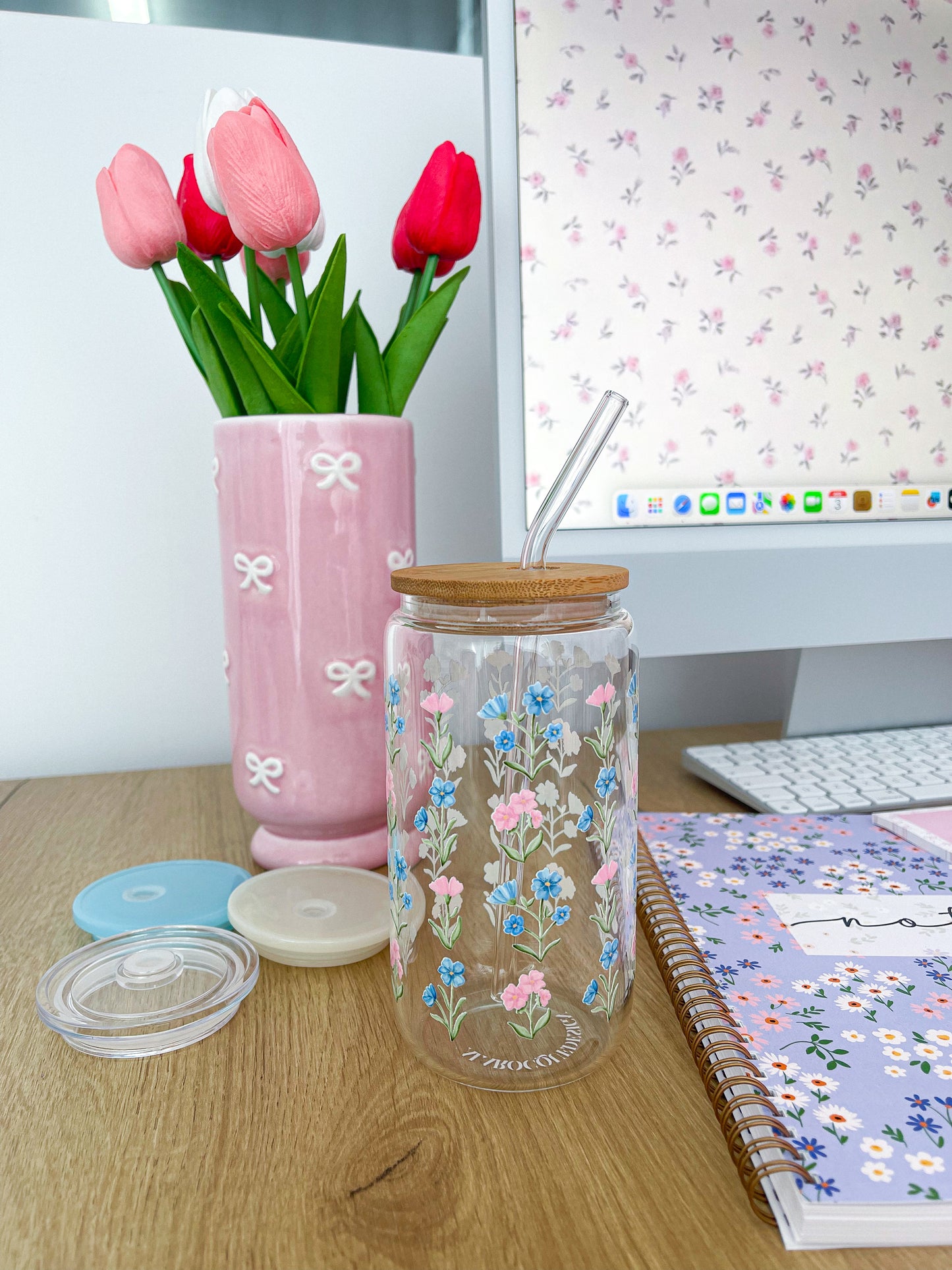 Verre 16 oz | Printemps | Bouquets de fleurs bleues et roses
