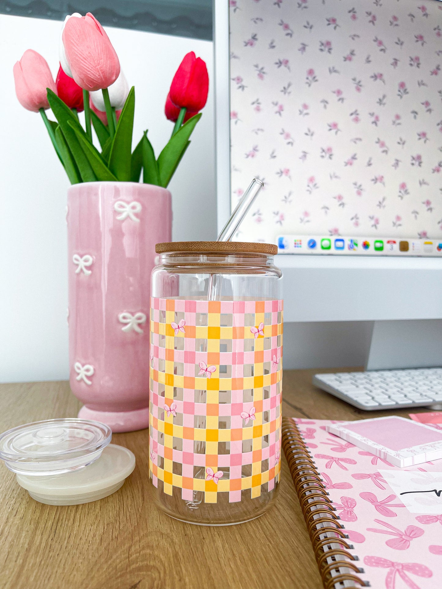 Verre 16 oz | Printemps | Carreauté et papillons