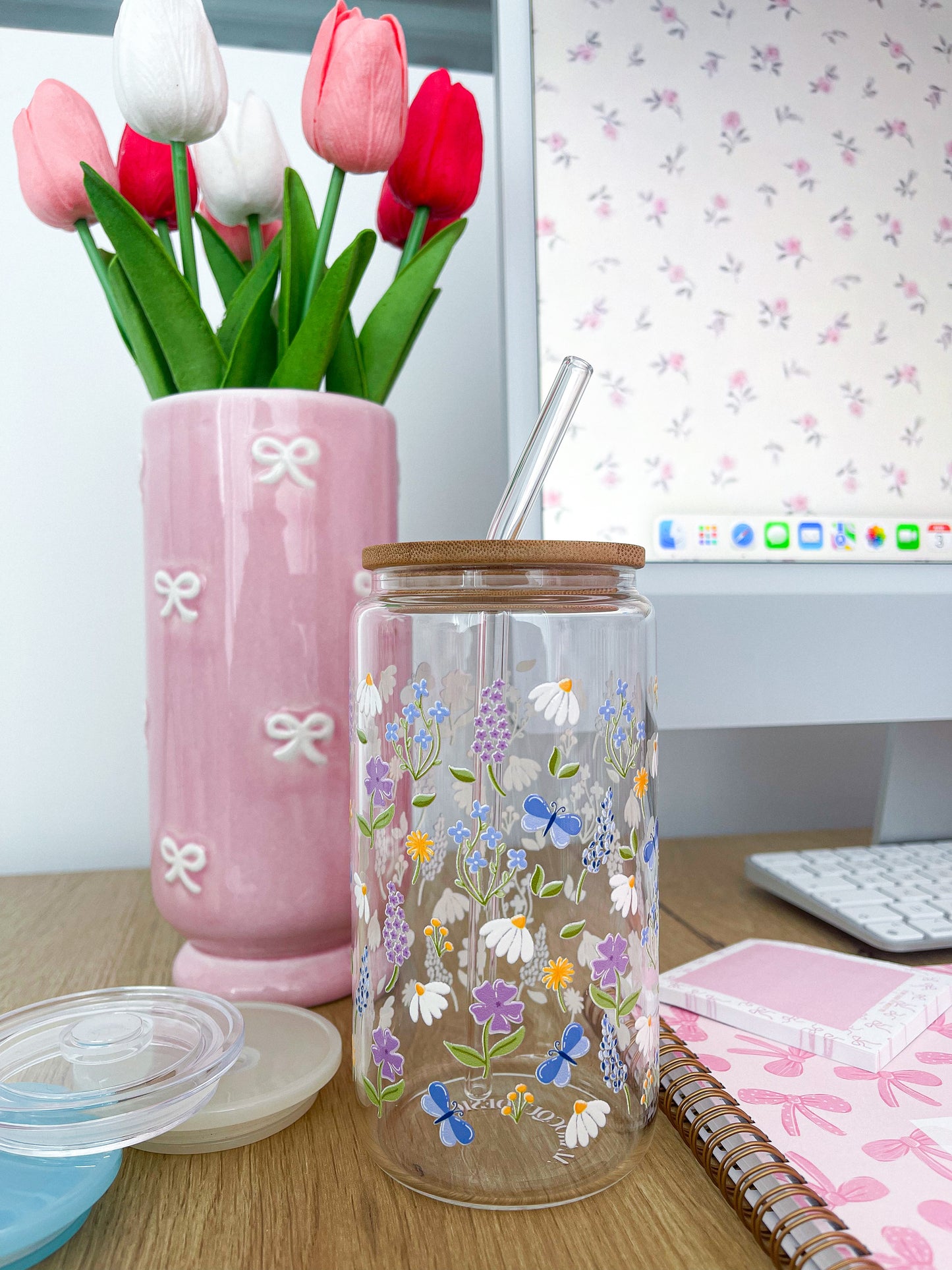 Verre 16 oz | Printemps | Champs de fleurs et papillons
