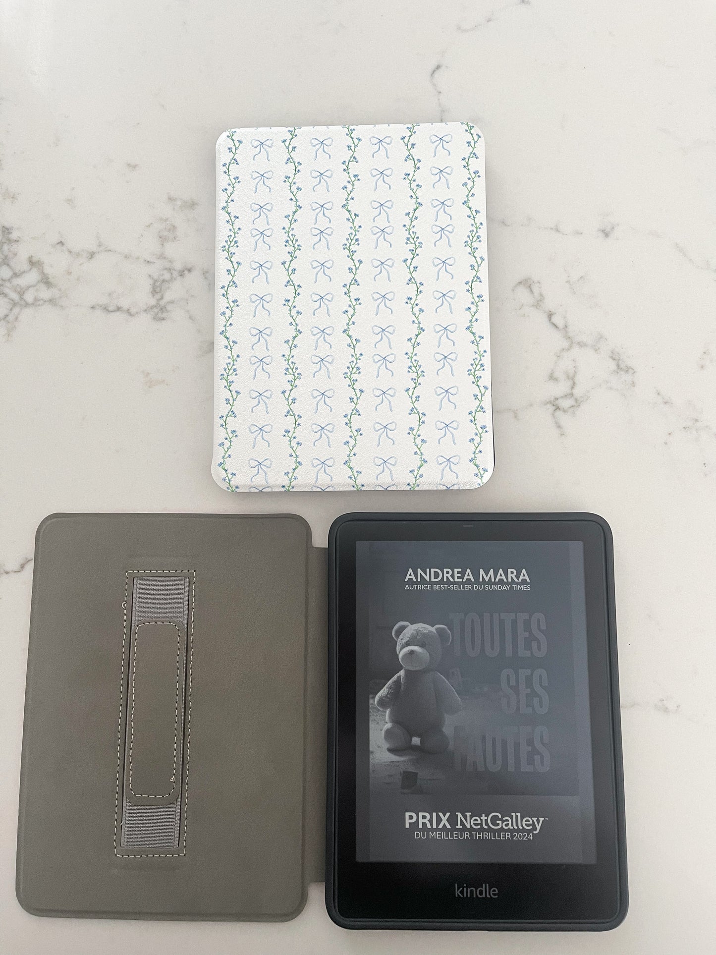 7" e-reader case | Blue stems and loops