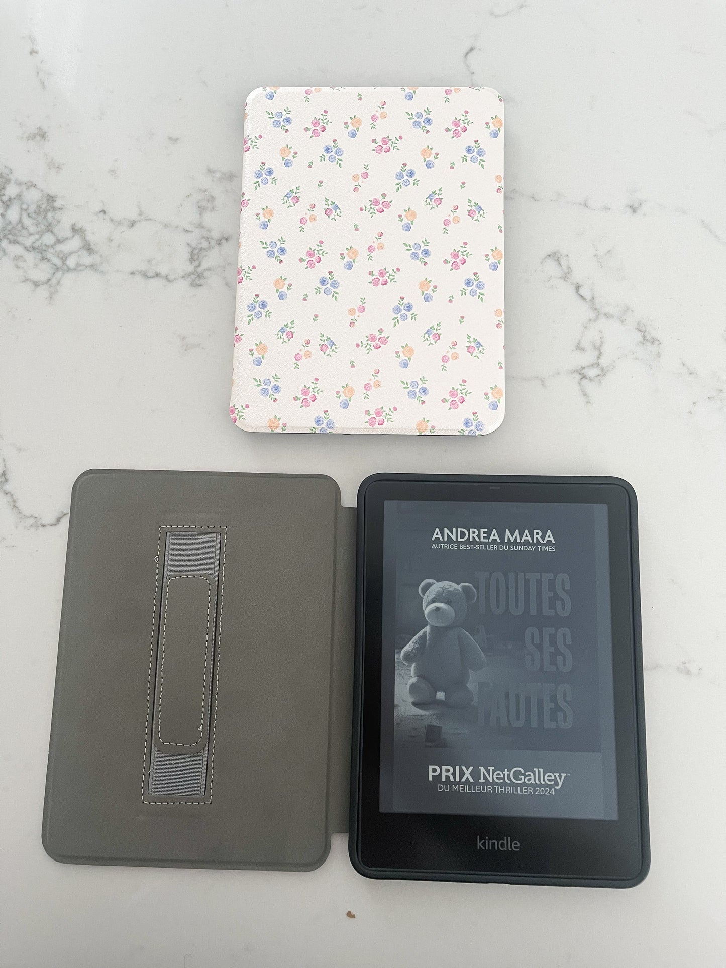 7" e-reader case | Yellow, blue and pink flower bouquets