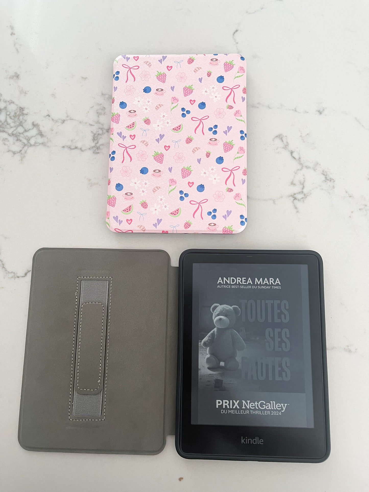 7" e-reader case | Fruits and flirtatious