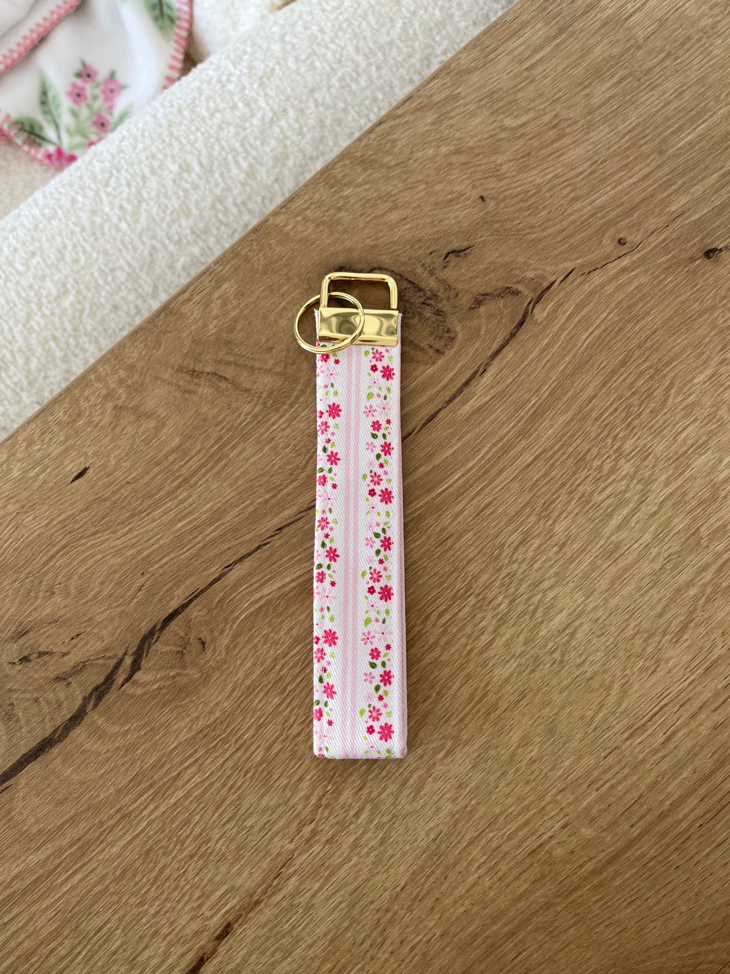 Keychain | Bracelet | Pink lines and flowers