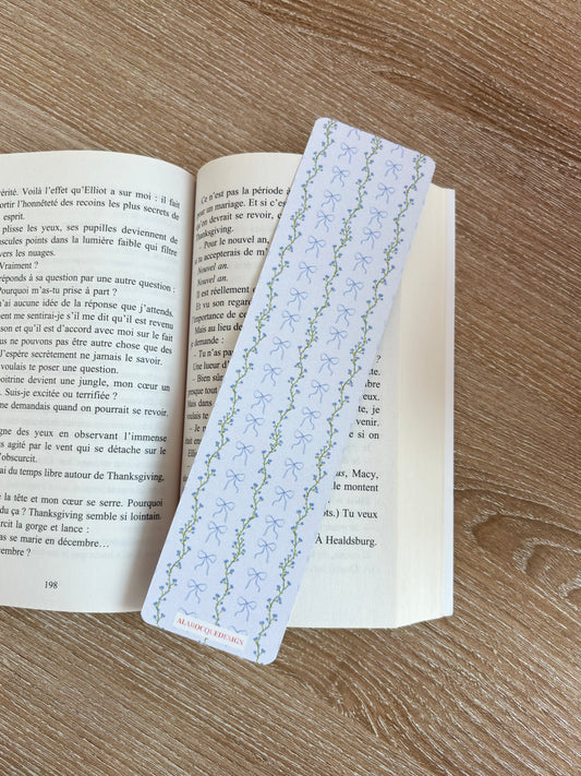 Signet 2.0 | Boucles et tiges fleuries bleues