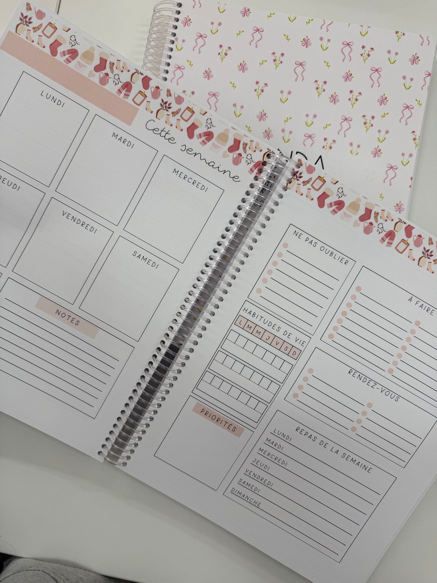 AGENDA | PLANIFICATEUR  | 2025-2026  | Bouquets de roses et boucles