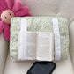 Coussin de lecture | Sauge et fleurs roses