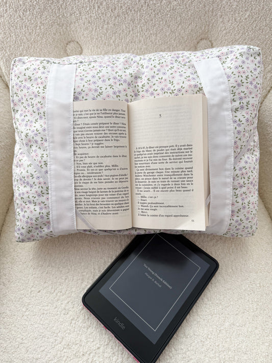 Coussin de lecture | Fleurs mauves, roses et feuilles