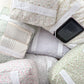 Coussin de lecture | Fleurs vintages roses et feuilles