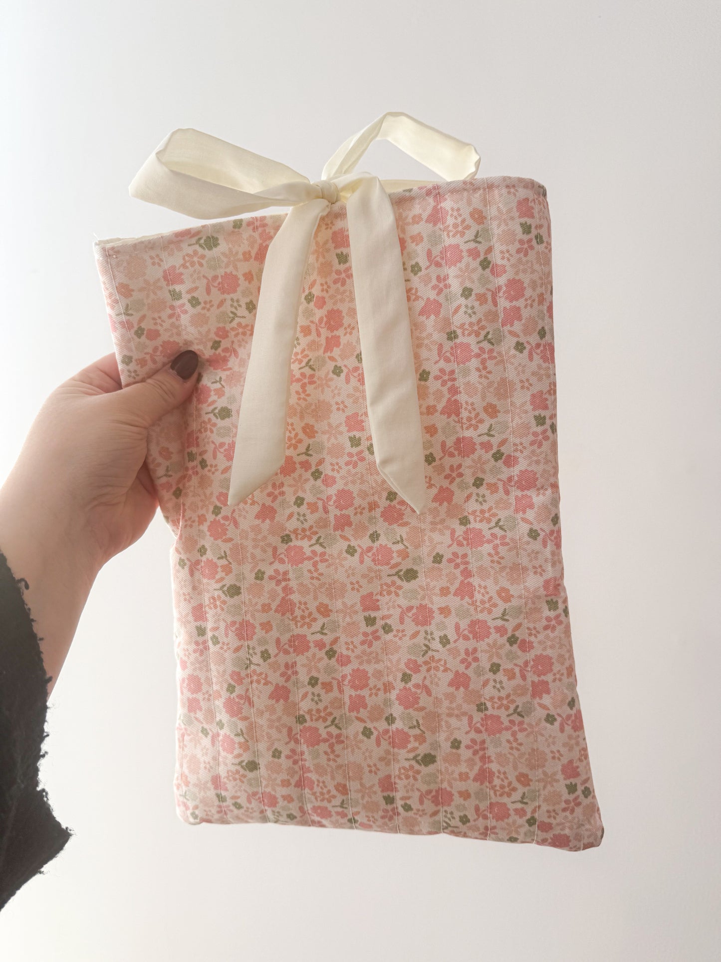 Pochette à livre ou liseuse | Fleurs neutres rosés