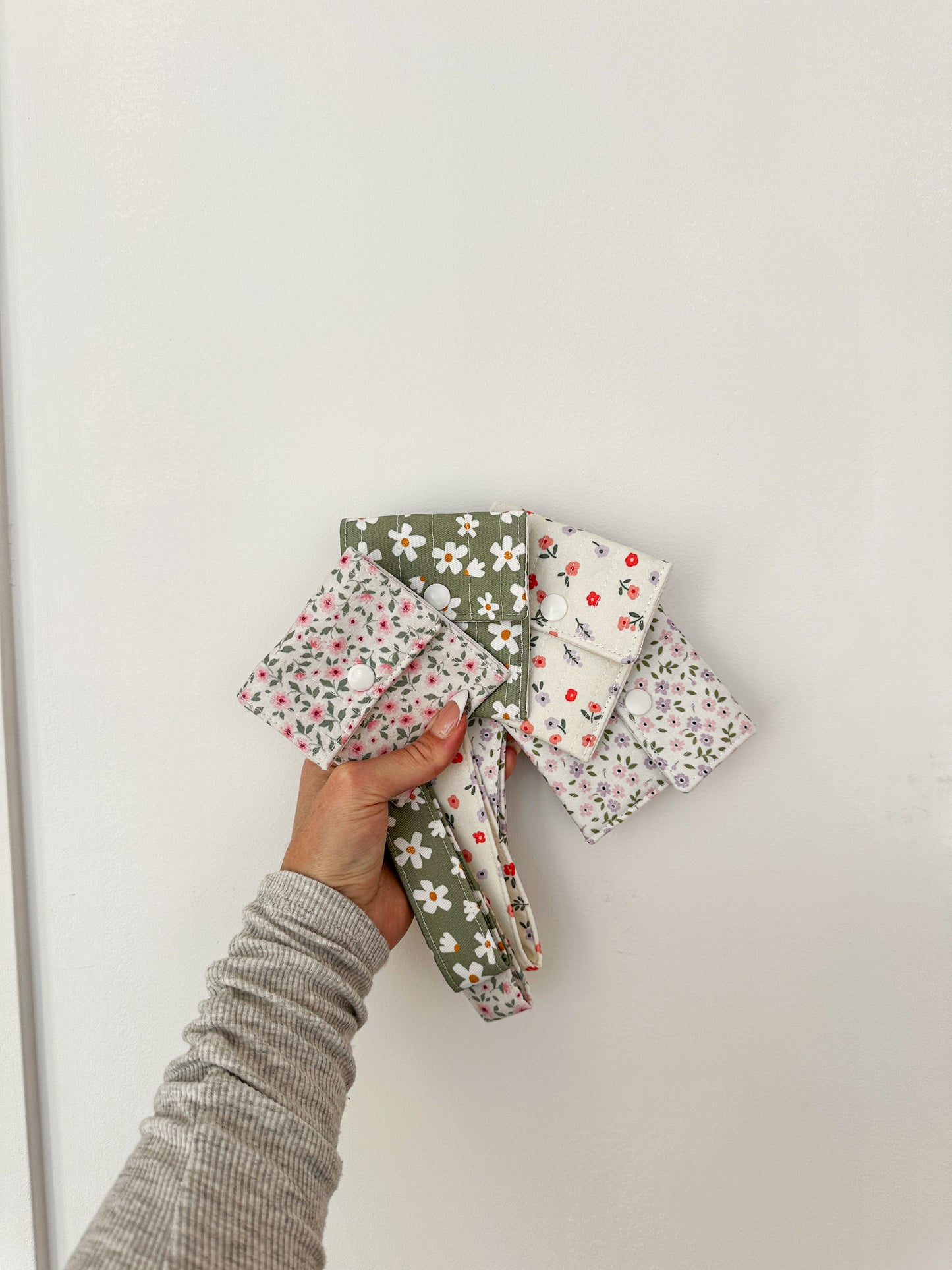 Porte-clés et porte-monnaie | Fleurs mauves et rouges