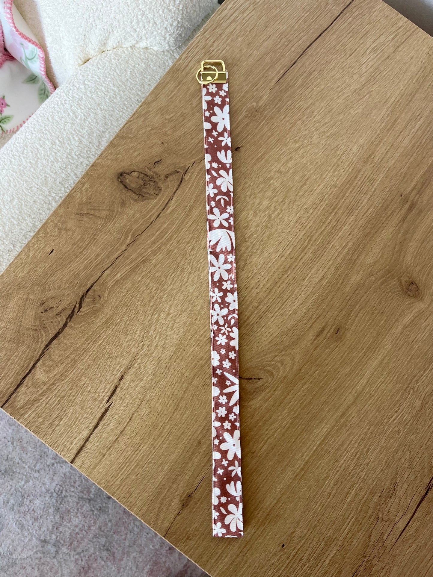 Keychain | Lanyard | Burgundy and white flowers