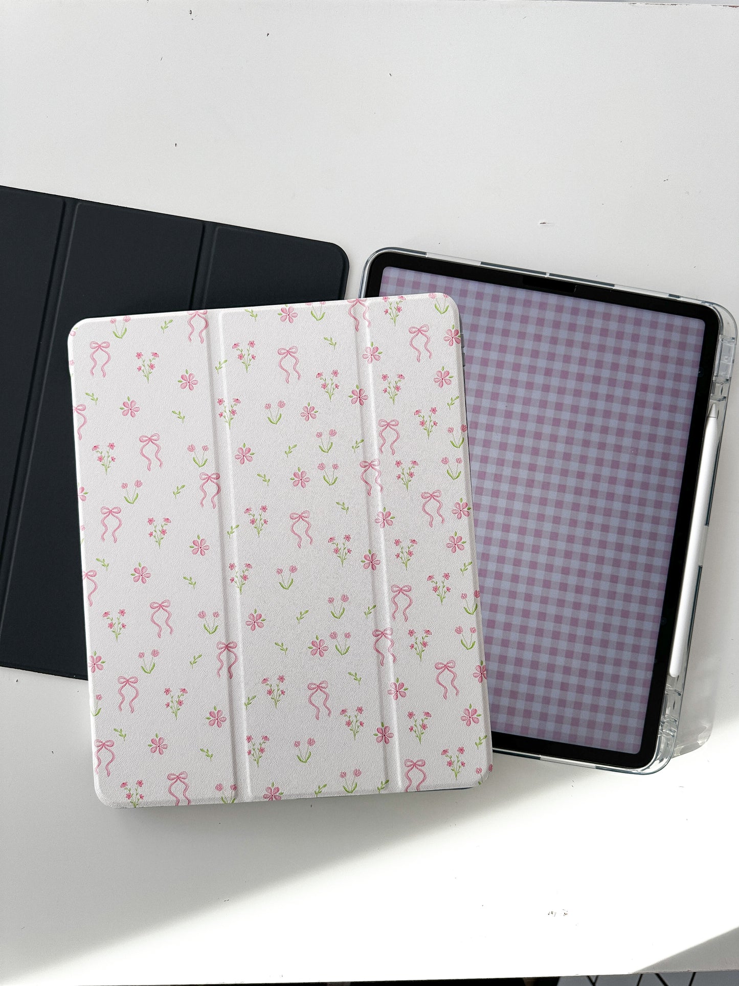 Étui à iPad | Air ou Pro | Bouquets de fleurs et boucles