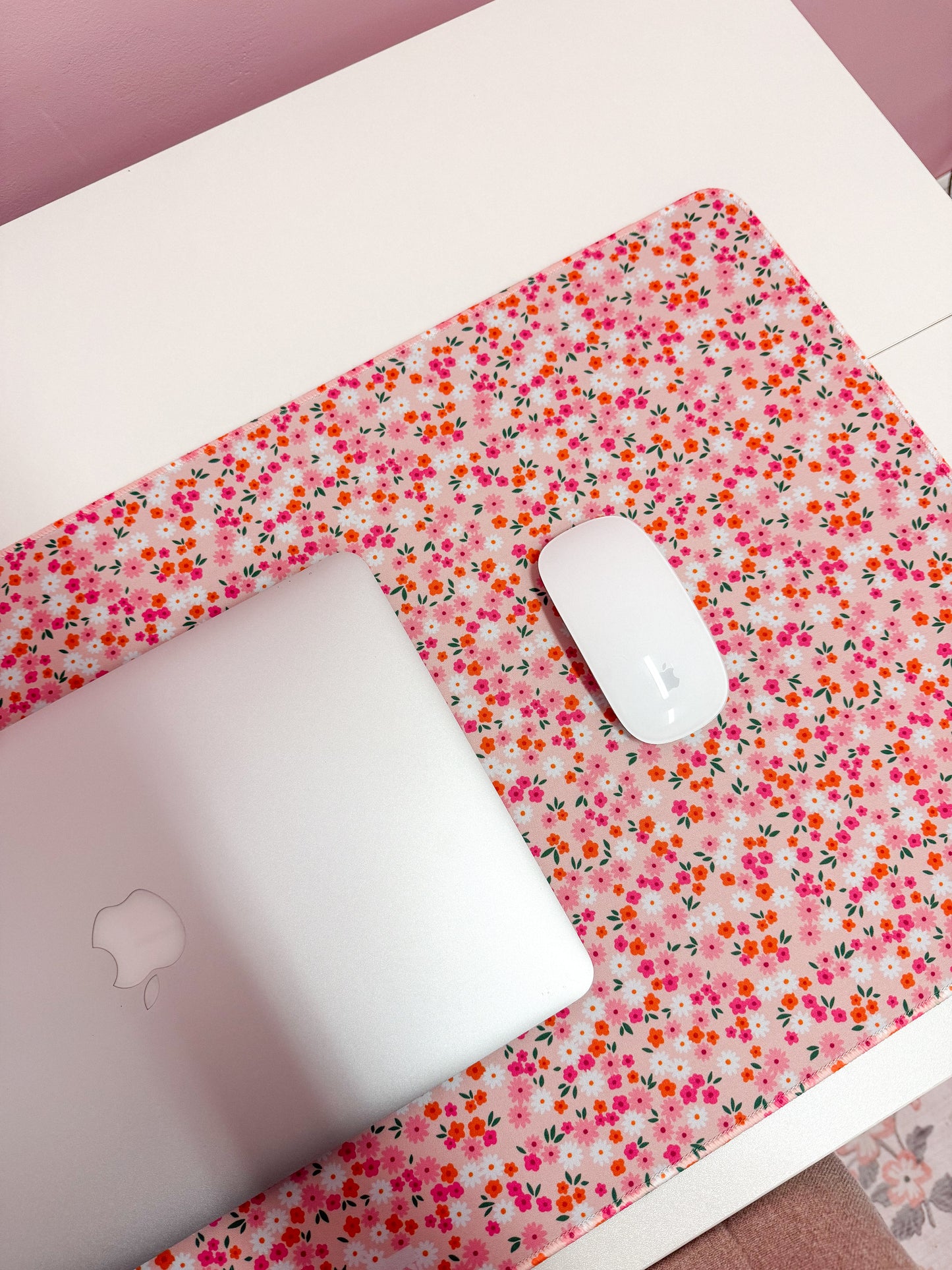 Tapis de bureau | Fleurs colorées orangées et roses